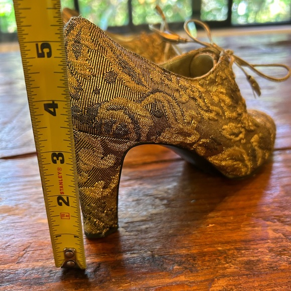 VINTAGE CHANEL gold shoes - Picture 6 of 8